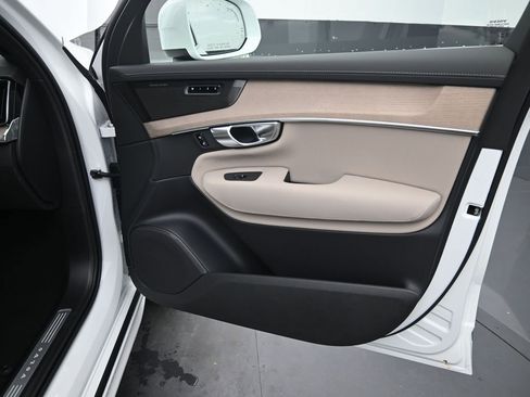 New 2026 Volvo XC90 B6 Ultra w/ Protection Package AWD/4WD image 38