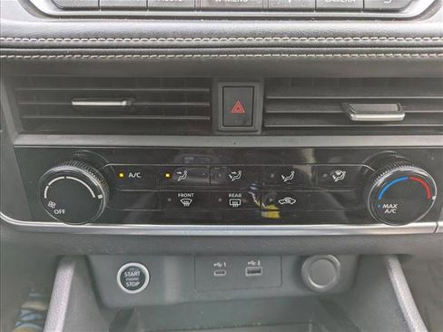 Used 2021 Nissan Rogue S image 18