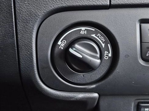 Used 2025 Nissan Frontier PRO-4X w/ Pro Convenience Package image 13