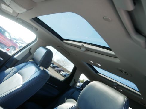 Used 2018 Buick Enclave Essence image 19