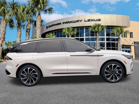 Used 2025 Lincoln Nautilus Black Label AWD/4WD image 4