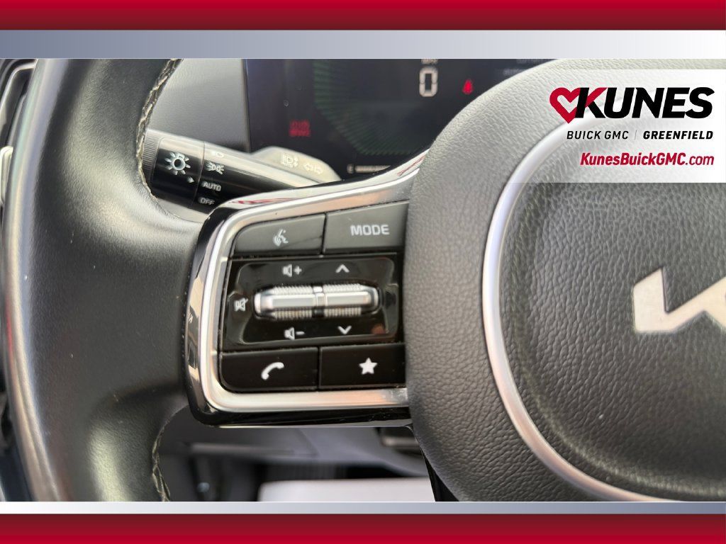 Used 2024 Kia Sorento S FWD image 21