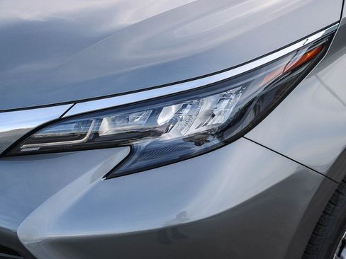 New 2026 Toyota Sienna LE FWD image 5