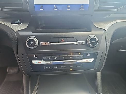 Used 2020 Ford Explorer XLT AWD/4WD image 19