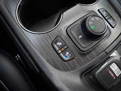 Certified 2023 GMC Acadia SLT w/ Elevation Edition AWD/4WD image 23
