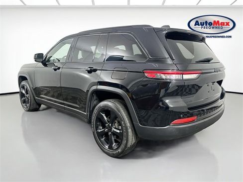 Used 2023 Jeep Grand Cherokee Altitude image 6