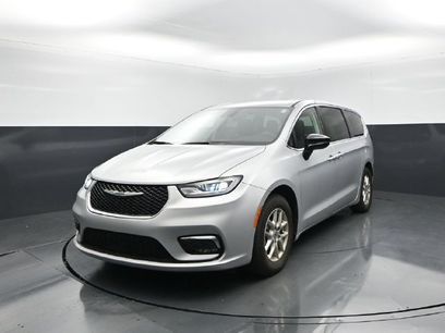 Used 2024 Chrysler Pacifica Touring-L