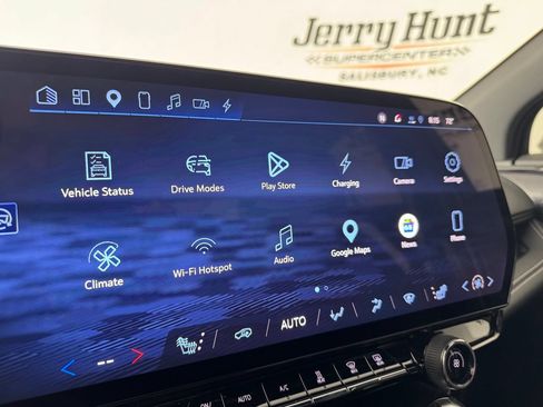 Used 2024 Chevrolet Blazer EV LT AWD/4WD image 15