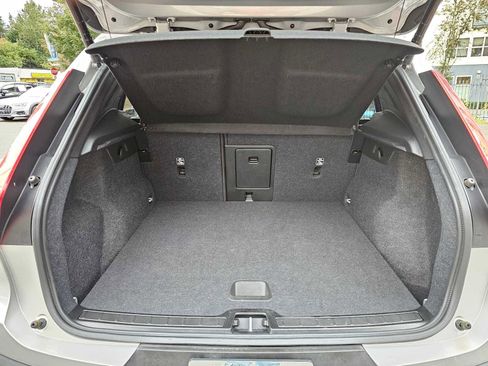 Certified 2025 Volvo XC40 B5 Core image 16