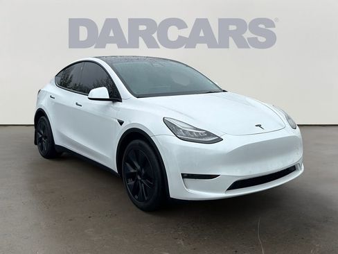 Used 2022 Tesla Model Y Long Range image 1