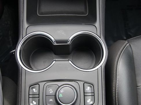 Used 2024 GMC Terrain SLT FWD image 25