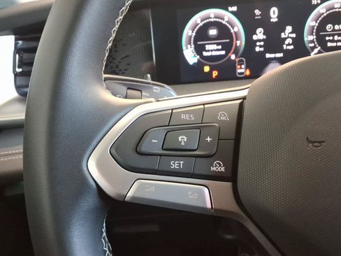 Used 2026 Volkswagen Tiguan SE w/ Panoramic Sunroof Package AWD/4WD image 13