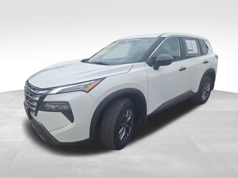 Certified 2025 Nissan Rogue S AWD/4WD image 2