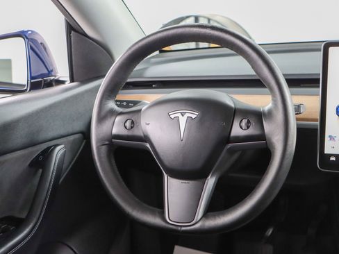 Used 2022 Tesla Model Y Long Range image 12