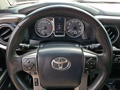 Used 2017 Toyota Tacoma SR5 w/ Tow Package AWD/4WD image 18
