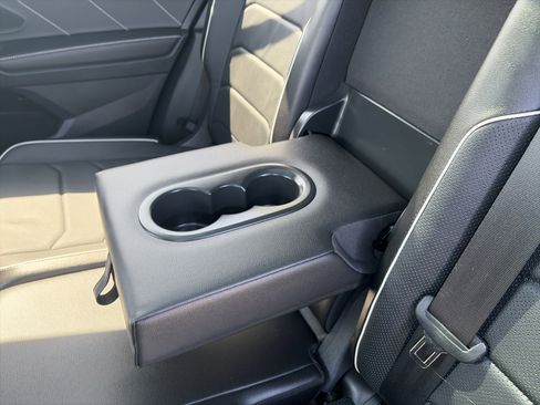 Used 2024 Volkswagen Tiguan SEL R-Line image 40