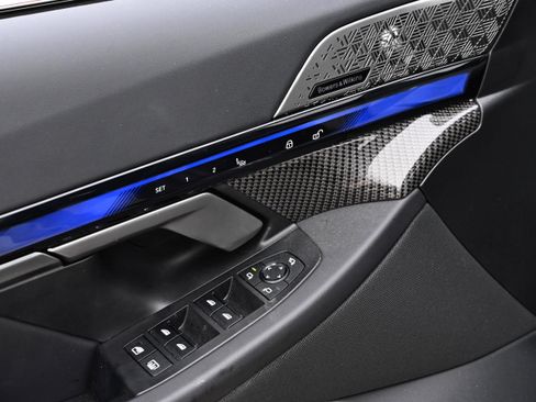 Used 2025 BMW M5 w/ Executive Package image 32