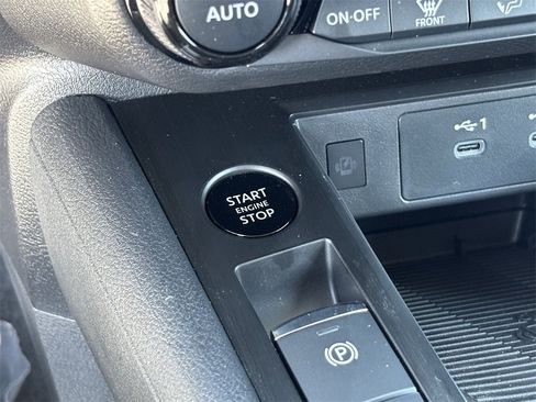 New 2026 Nissan Kicks SV image 18