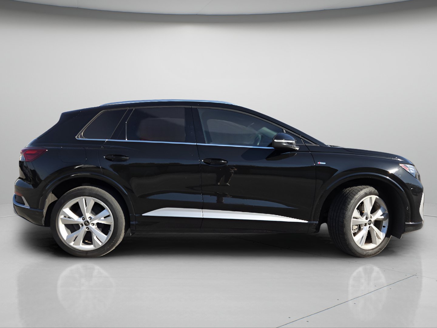 Used 2023 Audi Q4 e-tron Prestige w/ 20" Wheel Package AWD/4WD image 24