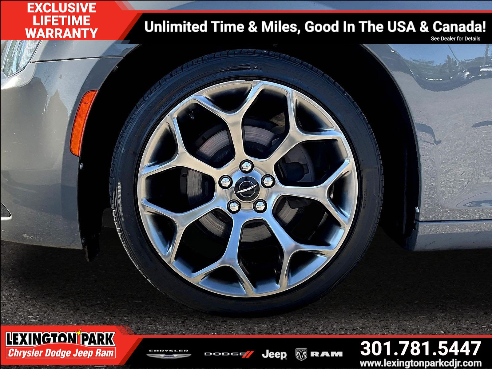 Used 2018 Chrysler 300 S RWD image 33