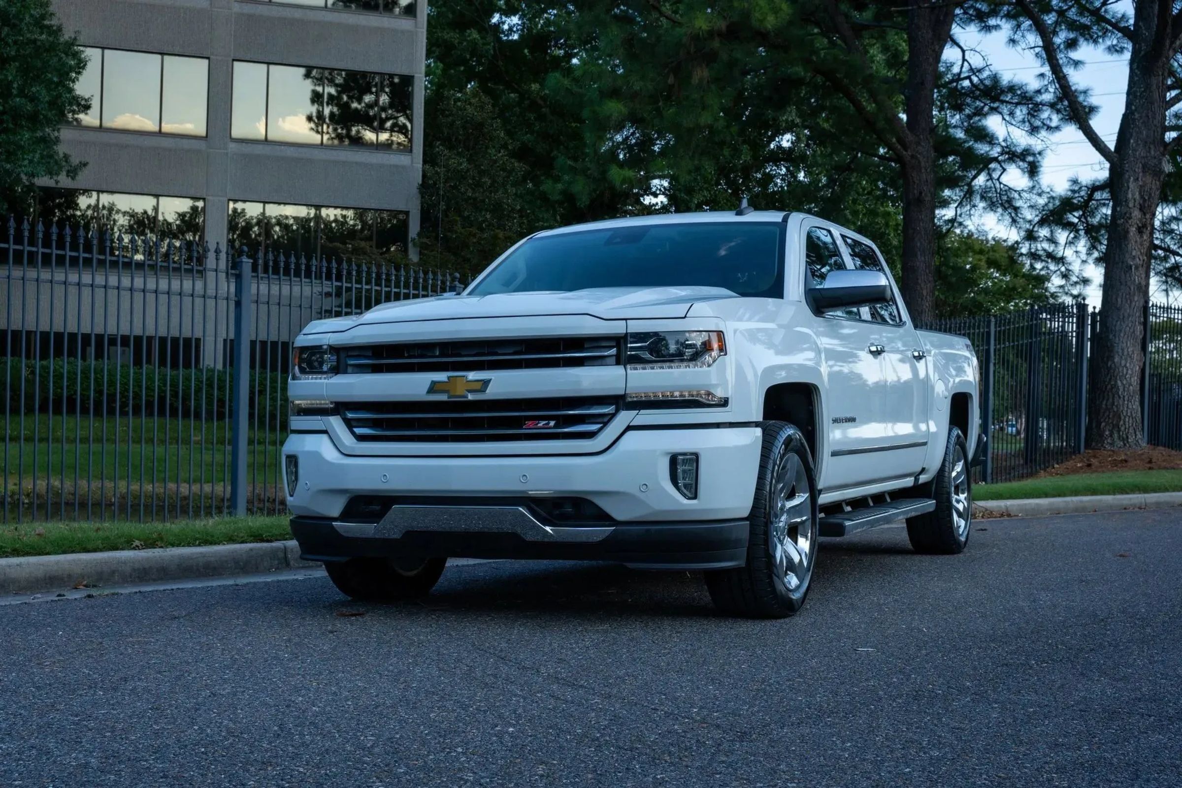 Used 2016 Chevrolet Silverado 1500 LTZ Z71 w/ LTZ Plus Package AWD/4WD image 2