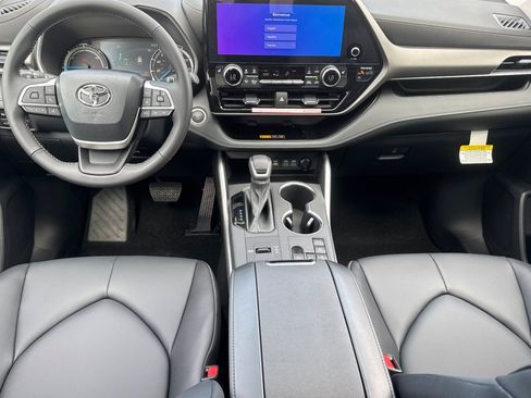 New 2026 Toyota Highlander XLE AWD/4WD image 4