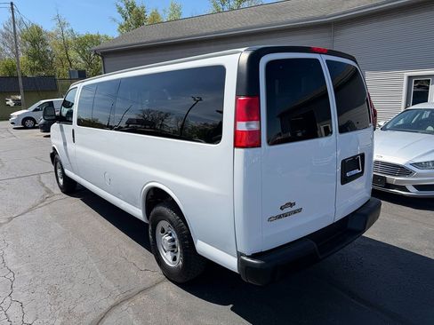 Used 2019 Chevrolet Express 3500 LS RWD image 3