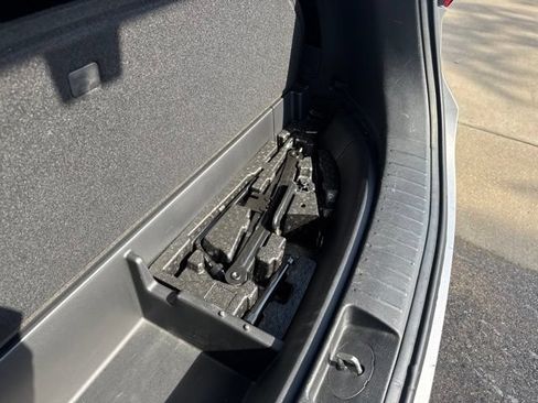 Used 2019 Hyundai Santa Fe SEL FWD image 13