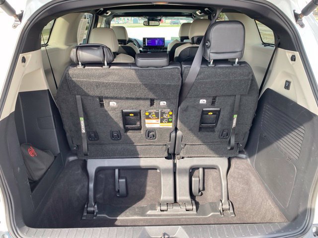 Certified 2025 Toyota Sienna Platinum AWD/4WD image 4