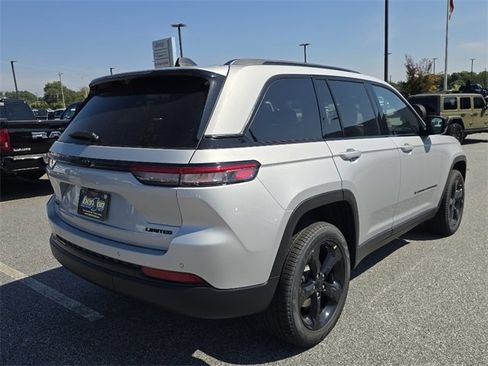 New 2025 Jeep Grand Cherokee Limited w/ Luxury Tech Group II image 3