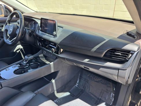 Used 2023 Nissan Rogue SV w/ SV Premium Package FWD image 14