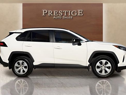 Used 2021 Toyota RAV4 LE image 32
