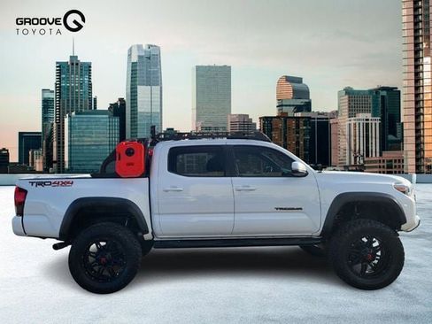 Used 2018 Toyota Tacoma TRD Off-Road image 7