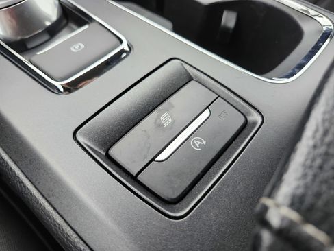Used 2020 Ford Fusion SE FWD image 32