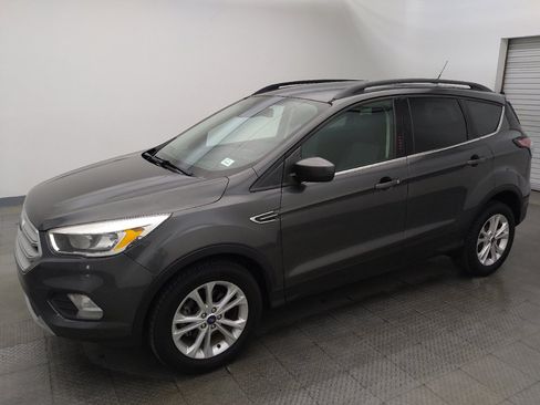Used 2018 Ford Escape SE w/ Ford Safe & Smart Package FWD image 2