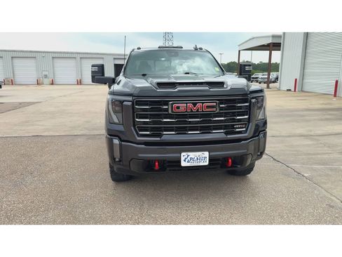 Used 2024 GMC Sierra 2500 AT4 w/ AT4 Preferred Package AWD/4WD image 3