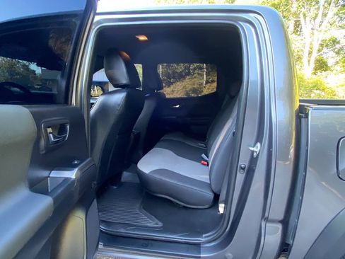 Used 2020 Toyota Tacoma TRD Off-Road w/ Technology Package AWD/4WD image 33