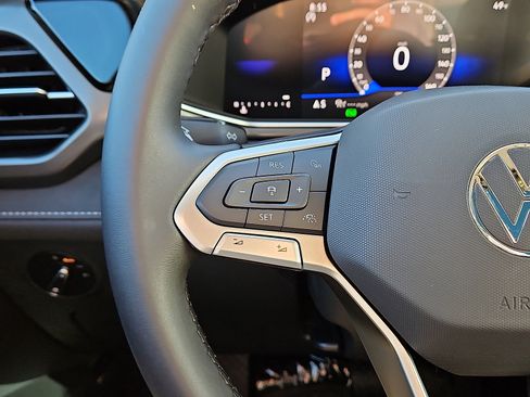New 2026 Volkswagen Taos SE image 16