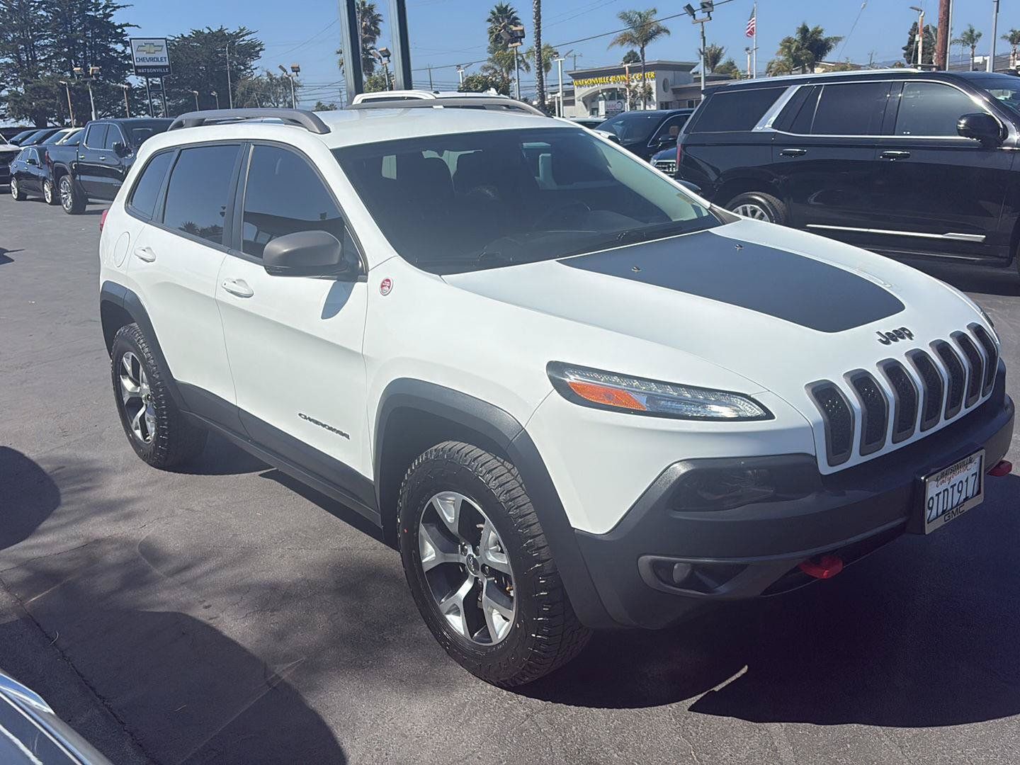 Used 2015 Jeep Cherokee Trailhawk w/ Comfort/Convenience Group AWD/4WD image 2