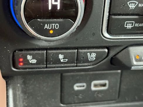 Used 2024 Chevrolet Suburban High Country image 20