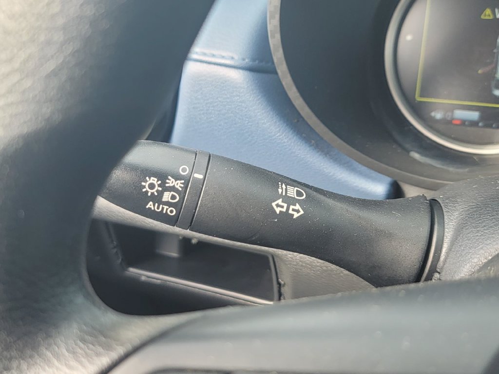 Used 2025 Nissan Versa SV FWD image 23