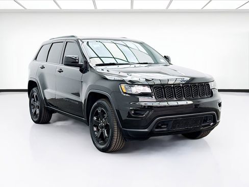 Used 2019 Jeep Grand Cherokee Laredo image 3