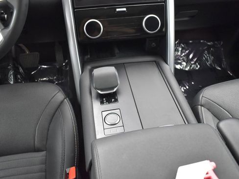 Used 2024 Land Rover Discovery S image 20