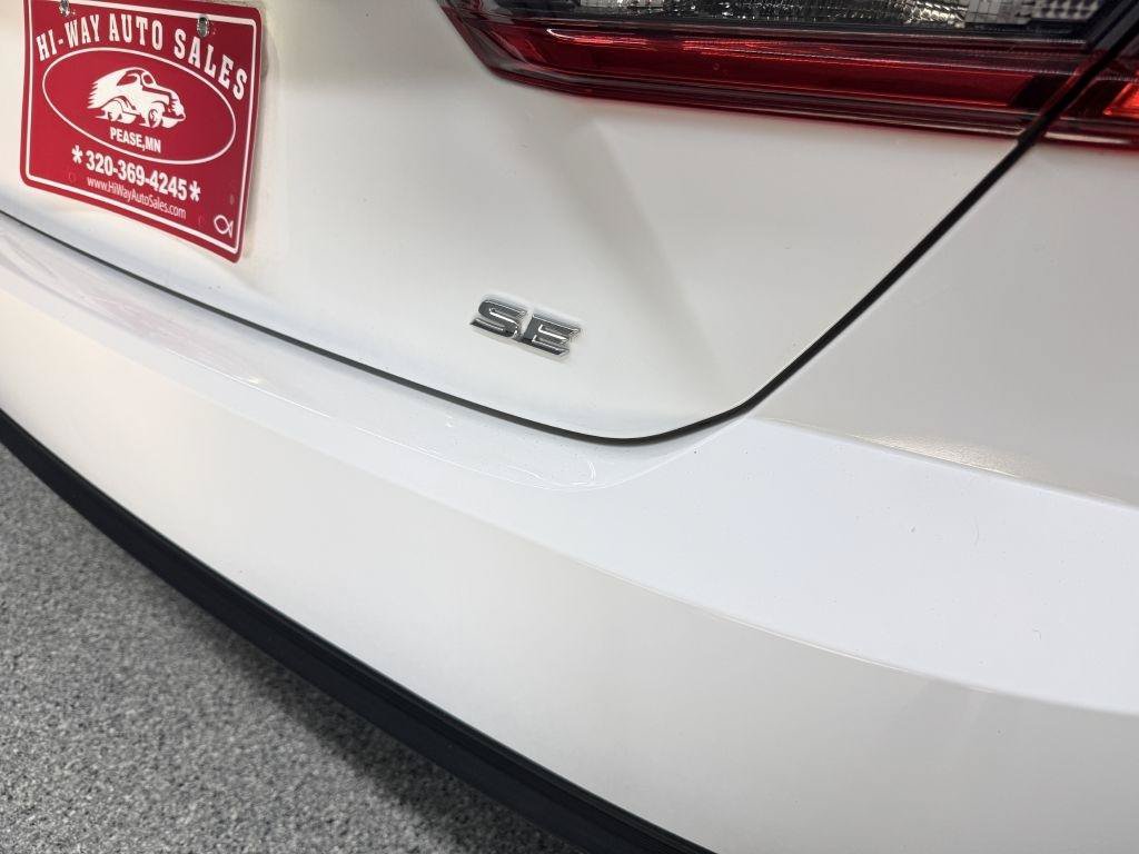 Used 2025 Toyota Camry SE FWD image 8