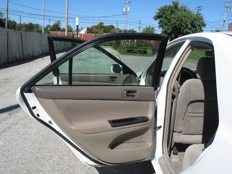 Used 2005 Toyota Camry LE FWD image 14
