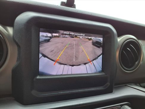 Used 2019 Jeep Wrangler Sport image 29