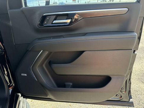New 2026 Chevrolet Suburban Premier RWD image 15