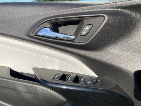 Used 2025 Chevrolet Trax LT w/ LT Convenience Package image 12