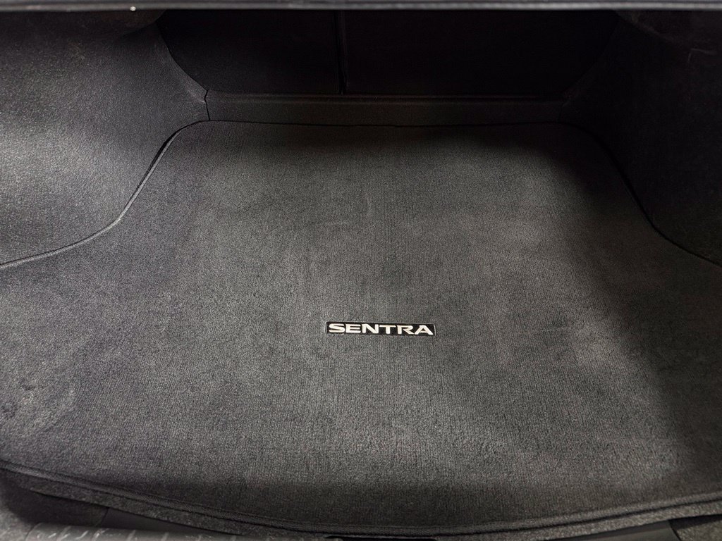 Used 2025 Nissan Sentra SR FWD image 19