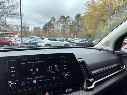 Used 2025 Kia Sportage LX image 35